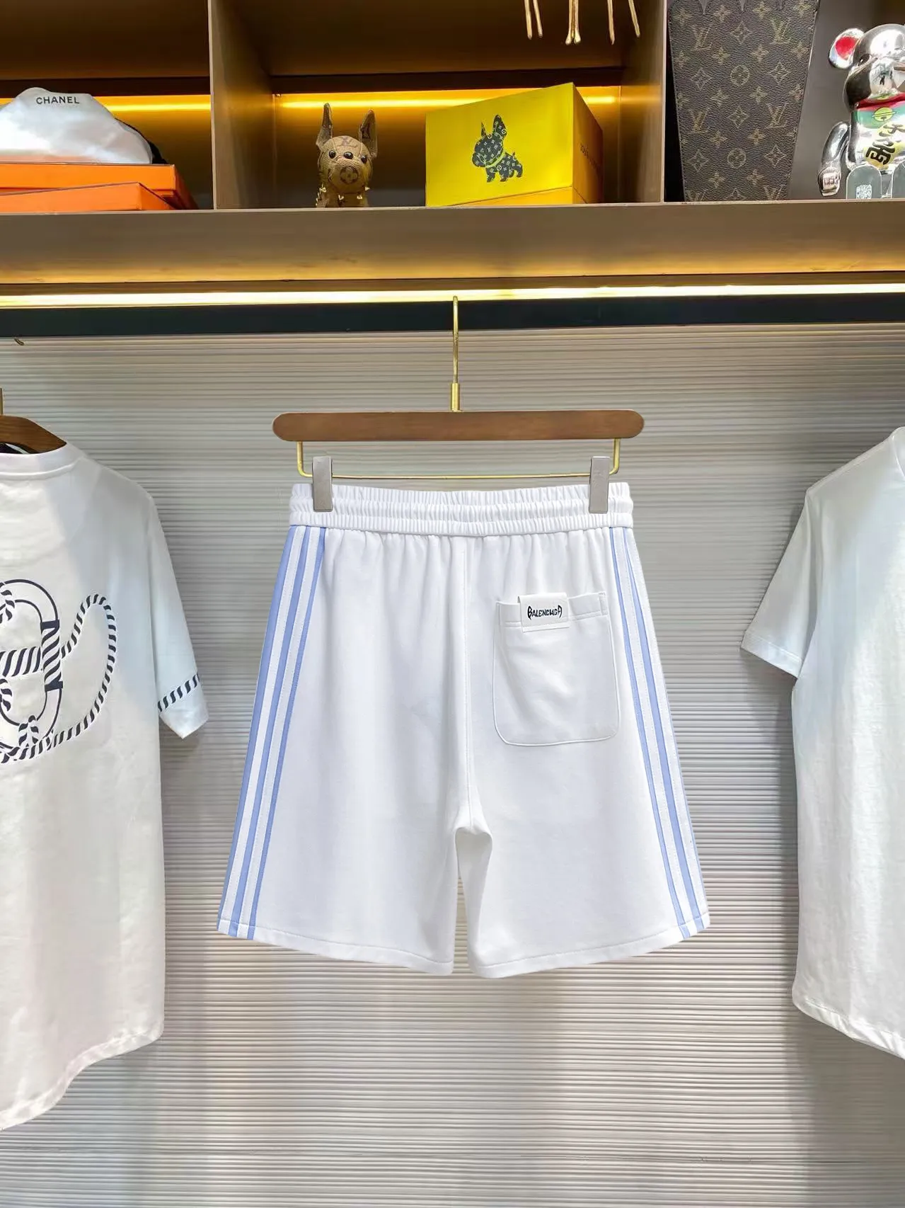 Balenciaga's three-standard complete 2026 summer New Arrival men's casual shorts, advanced custom-made Breathable fabric, Breathable fabric, extremely stretchy and comfortable, impeccable details, top-grade accessories, original logo design concept, delicate and soft feel! The upper body fit is awesome! Size: M-XXXL Please state your height and weight when ordering